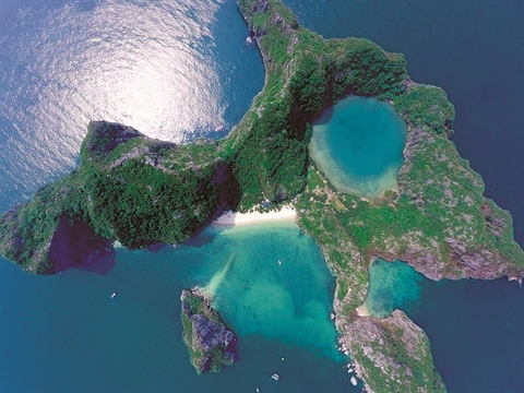 L’île de l’Œil du dragon en baie Halong