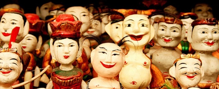 Spectacle des marionnettes sur l'eau au Vietnam