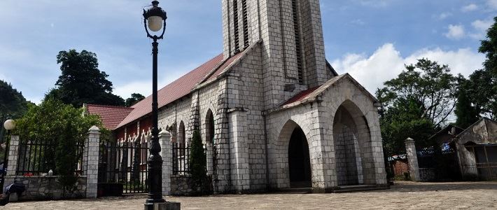 Visiter l’église de pierre de Sapa