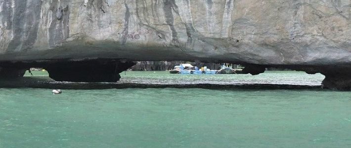 Grotte Luon en baie Lan Ha
